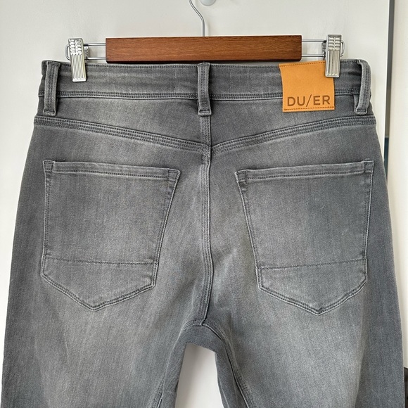DU/ER Performance Denim L2X Slim Fit Stretch Jeans in Pavement Gray, size 30x34 - Picture 4 of 9